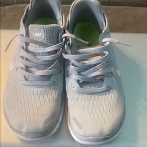 Nike sneakers worn but in great condition